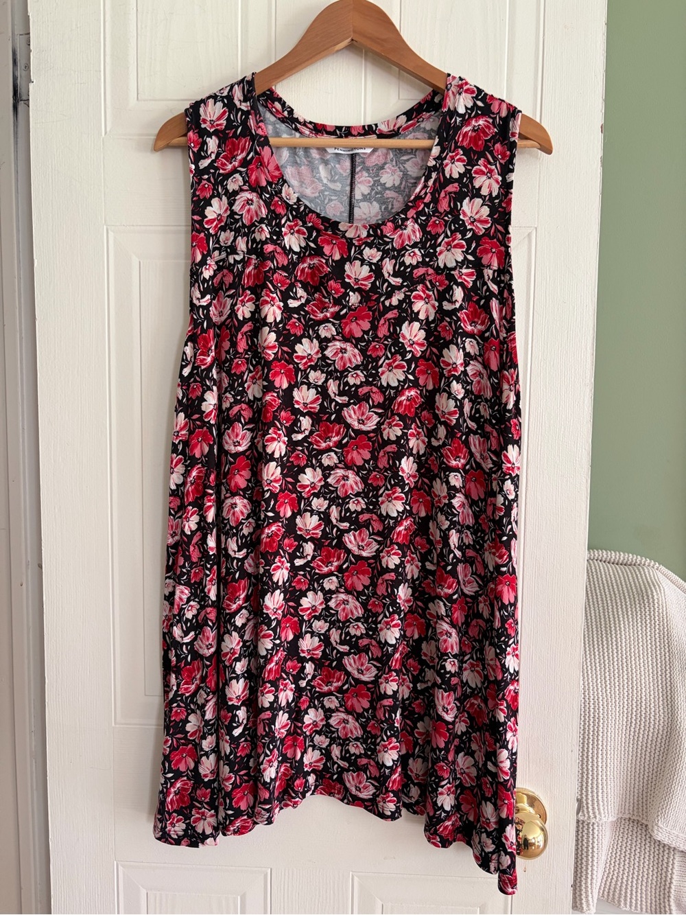Penningtons Black Tank Top with Pink and Red Floral Print Plus 3X Like New